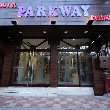 Hotel Parkway Deluxe Yeni Delhi Dış mekan fotoğraf