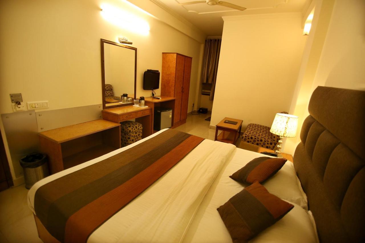 Hotel Parkway Deluxe Yeni Delhi Dış mekan fotoğraf