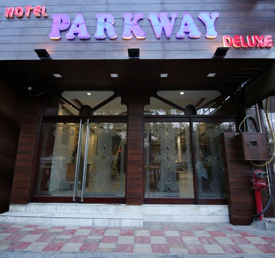 Hotel Parkway Deluxe Yeni Delhi Dış mekan fotoğraf