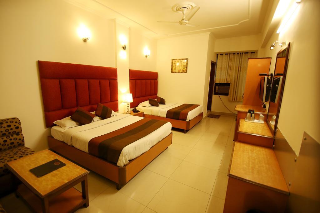 Hotel Parkway Deluxe Yeni Delhi Dış mekan fotoğraf
