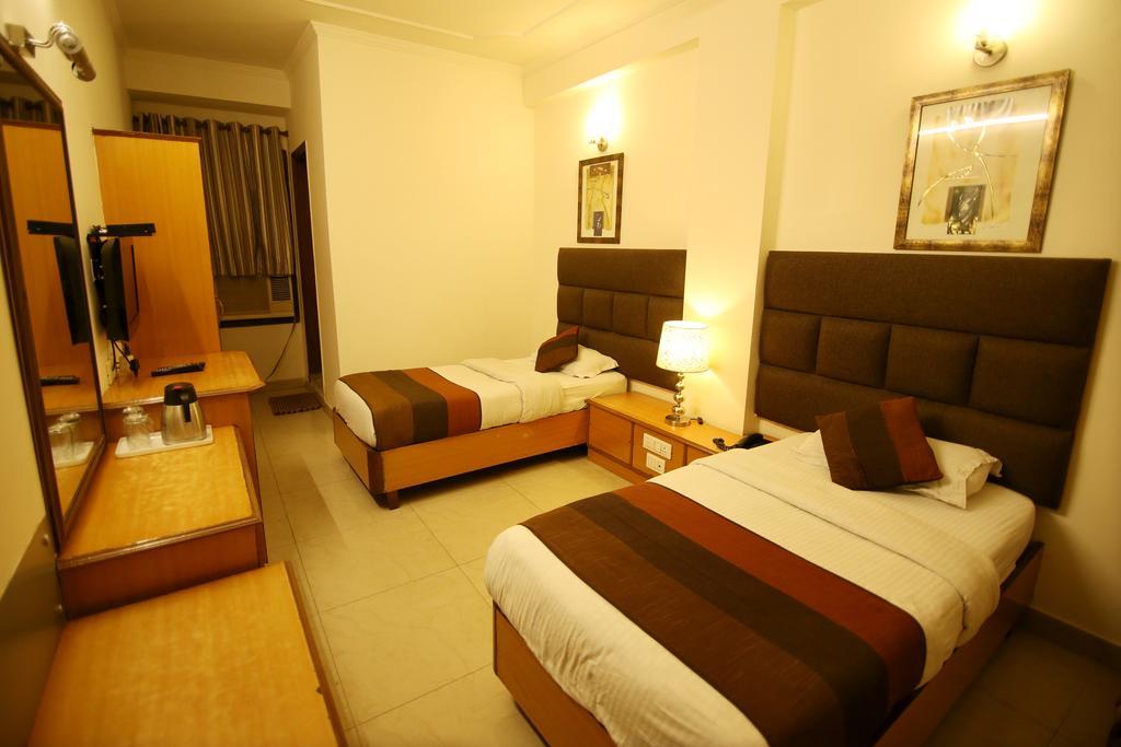 Hotel Parkway Deluxe Yeni Delhi Dış mekan fotoğraf