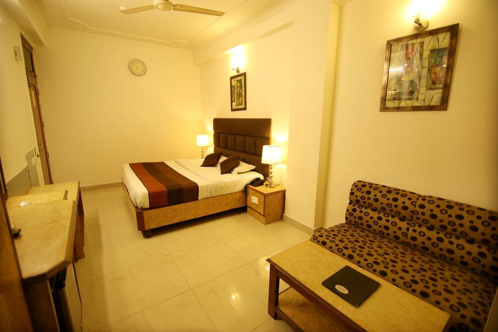 Hotel Parkway Deluxe Yeni Delhi Dış mekan fotoğraf