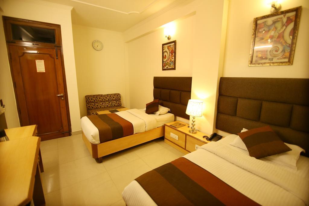Hotel Parkway Deluxe Yeni Delhi Dış mekan fotoğraf