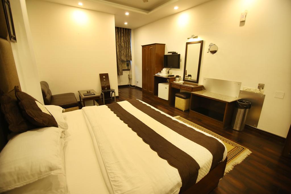 Hotel Parkway Deluxe Yeni Delhi Dış mekan fotoğraf