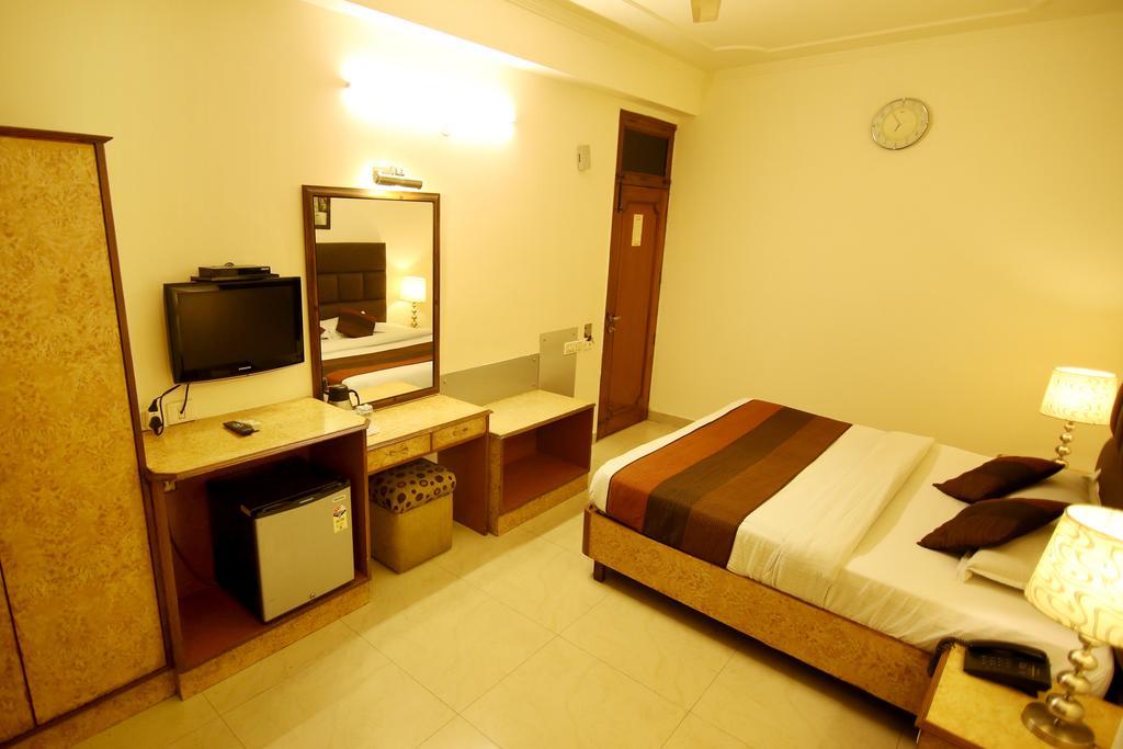 Hotel Parkway Deluxe Yeni Delhi Dış mekan fotoğraf