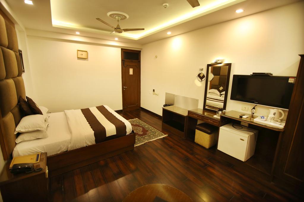 Hotel Parkway Deluxe Yeni Delhi Dış mekan fotoğraf