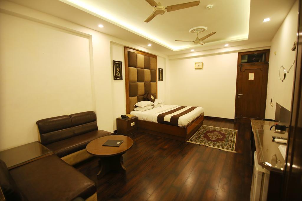 Hotel Parkway Deluxe Yeni Delhi Dış mekan fotoğraf