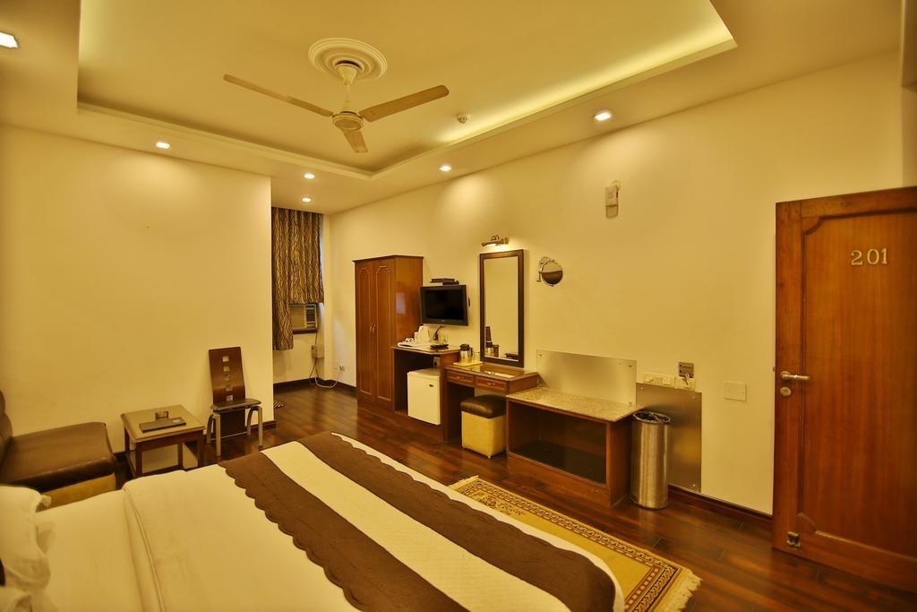 Hotel Parkway Deluxe Yeni Delhi Dış mekan fotoğraf