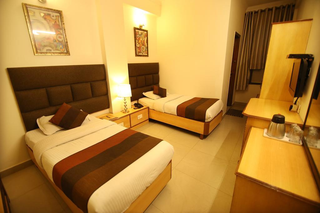 Hotel Parkway Deluxe Yeni Delhi Dış mekan fotoğraf