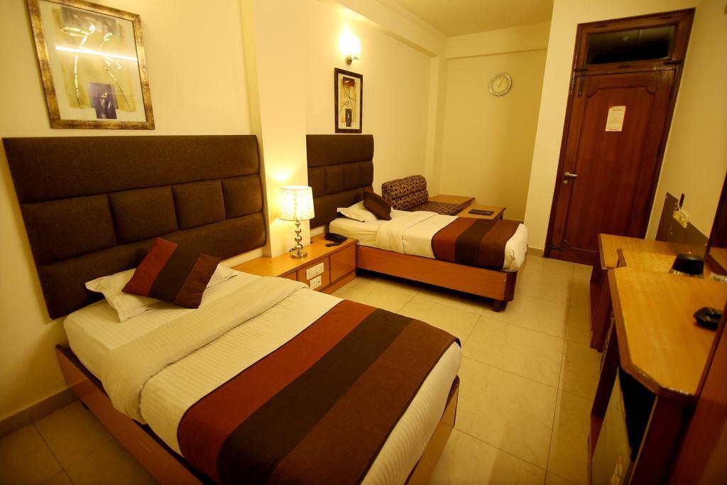 Hotel Parkway Deluxe Yeni Delhi Dış mekan fotoğraf