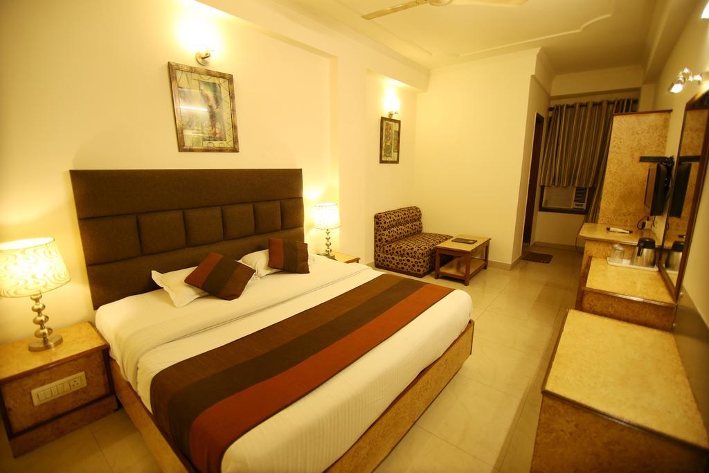 Hotel Parkway Deluxe Yeni Delhi Dış mekan fotoğraf