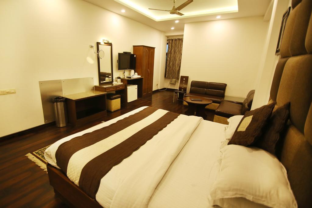 Hotel Parkway Deluxe Yeni Delhi Dış mekan fotoğraf