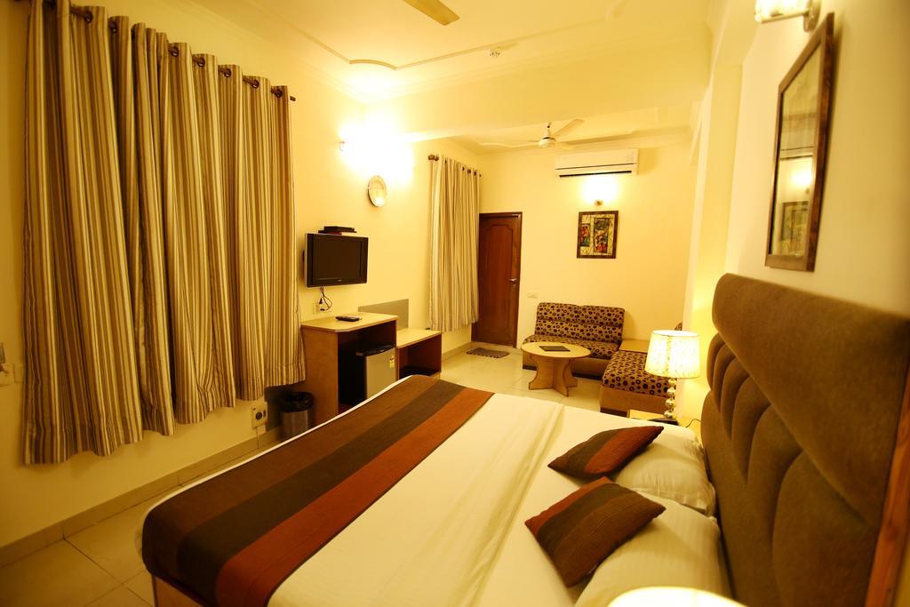 Hotel Parkway Deluxe Yeni Delhi Dış mekan fotoğraf