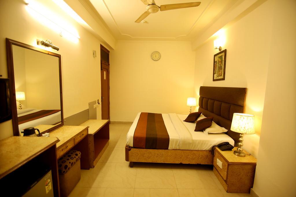Hotel Parkway Deluxe Yeni Delhi Dış mekan fotoğraf