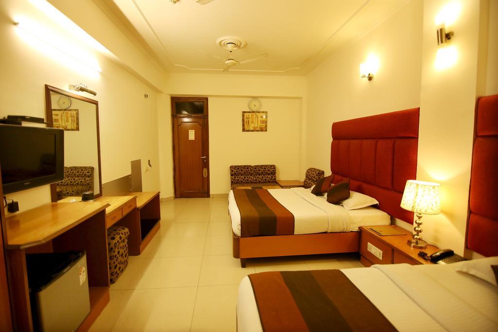 Hotel Parkway Deluxe Yeni Delhi Dış mekan fotoğraf