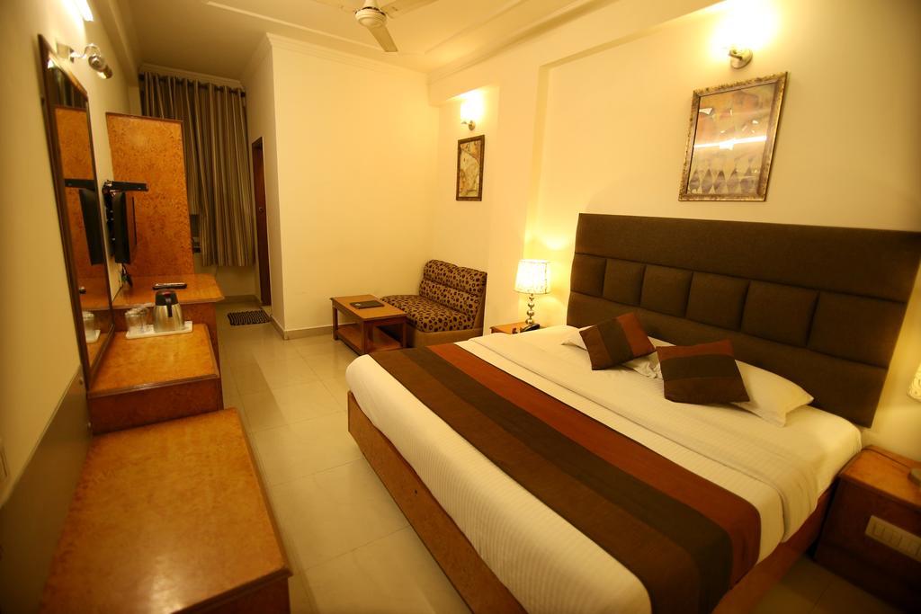 Hotel Parkway Deluxe Yeni Delhi Dış mekan fotoğraf