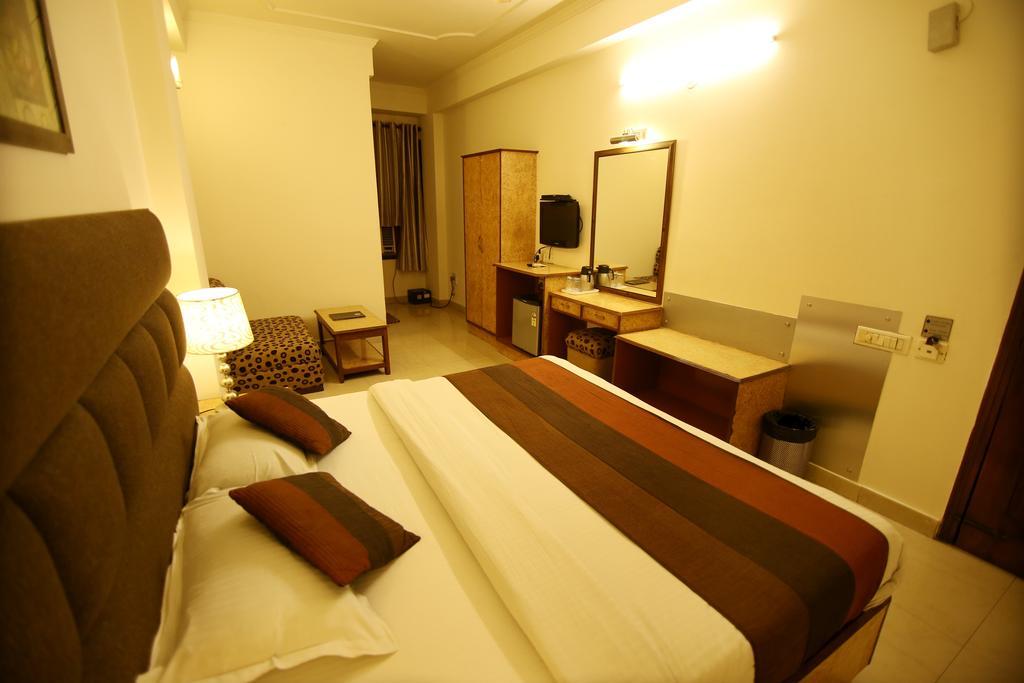 Hotel Parkway Deluxe Yeni Delhi Dış mekan fotoğraf