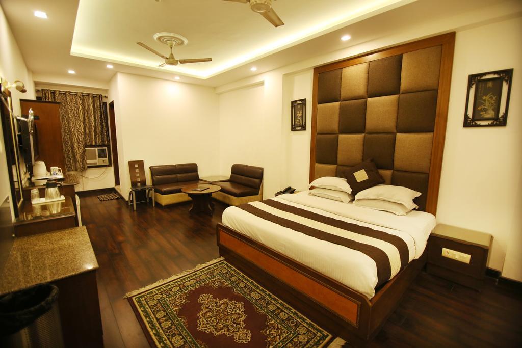 Hotel Parkway Deluxe Yeni Delhi Dış mekan fotoğraf