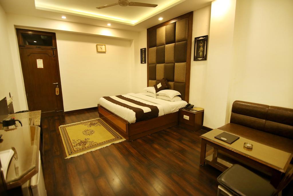 Hotel Parkway Deluxe Yeni Delhi Dış mekan fotoğraf