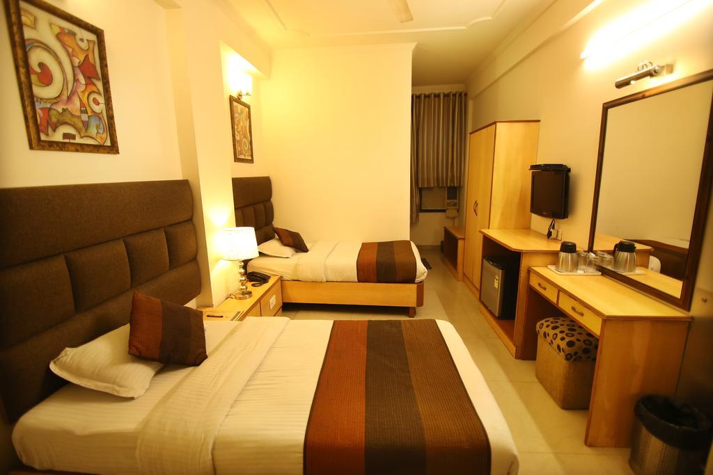 Hotel Parkway Deluxe Yeni Delhi Dış mekan fotoğraf