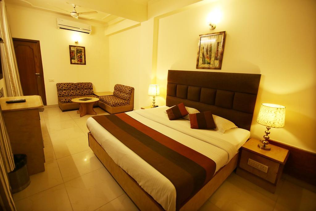Hotel Parkway Deluxe Yeni Delhi Dış mekan fotoğraf