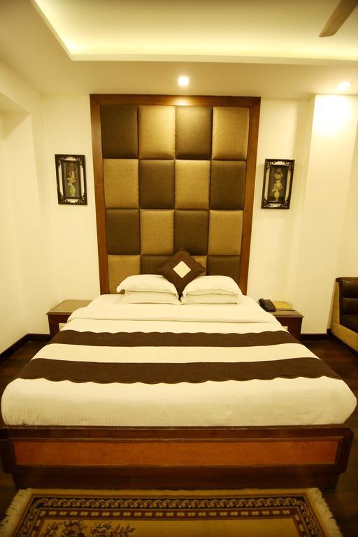 Hotel Parkway Deluxe Yeni Delhi Dış mekan fotoğraf
