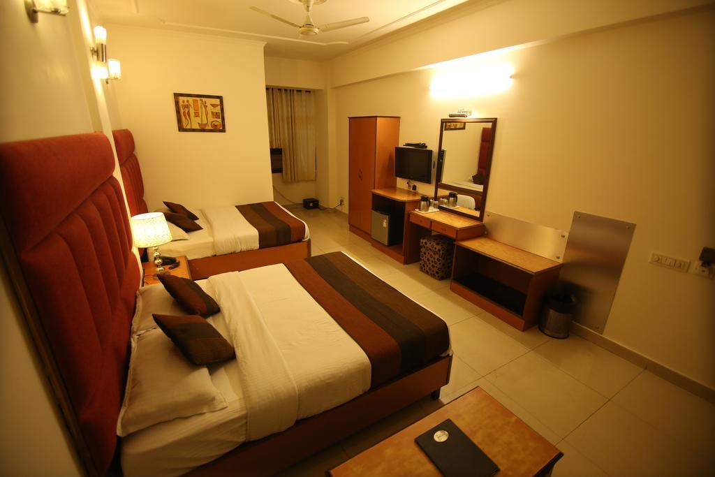 Hotel Parkway Deluxe Yeni Delhi Dış mekan fotoğraf