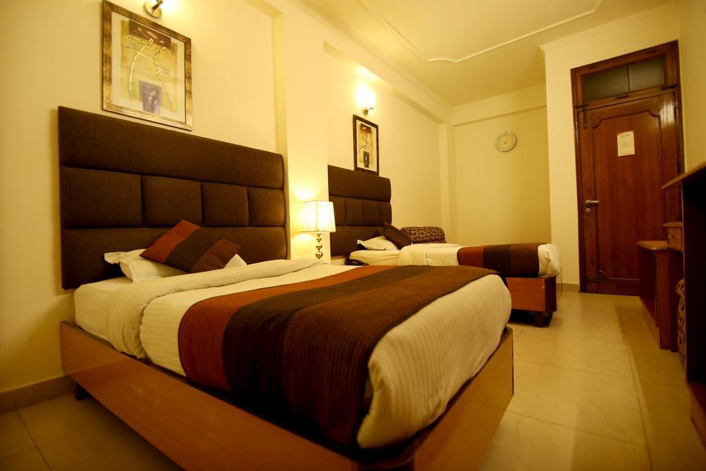 Hotel Parkway Deluxe Yeni Delhi Dış mekan fotoğraf