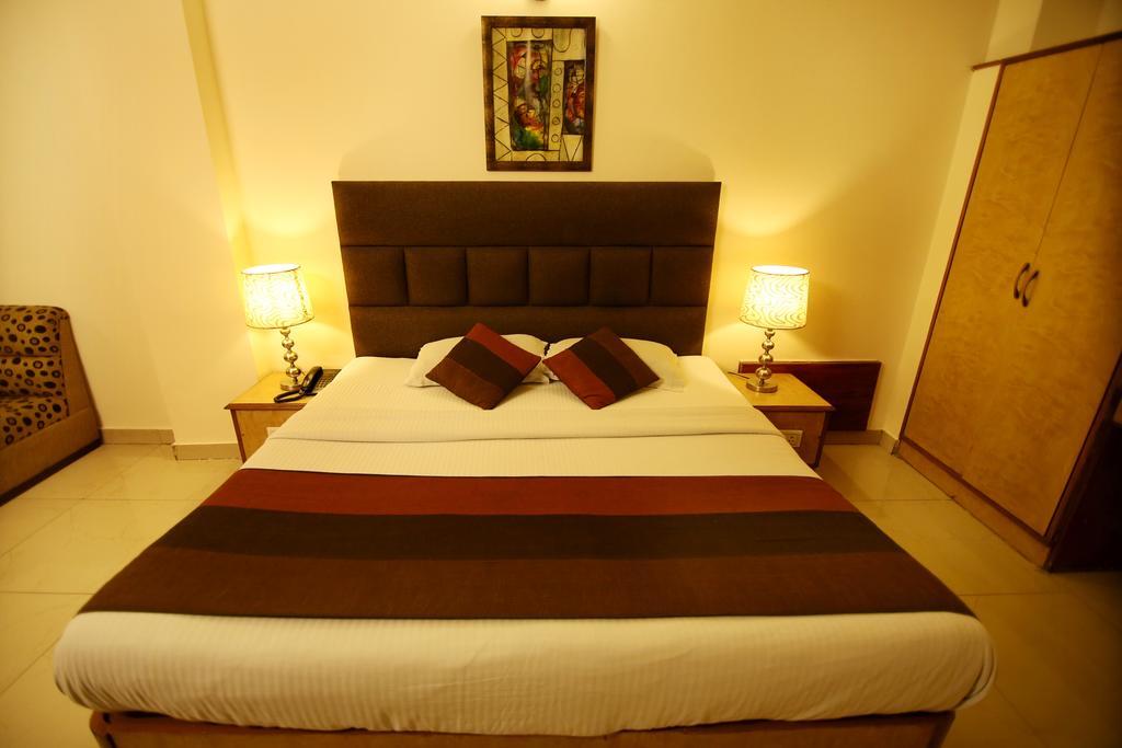 Hotel Parkway Deluxe Yeni Delhi Dış mekan fotoğraf