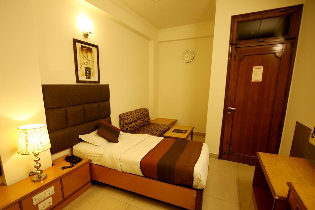 Hotel Parkway Deluxe Yeni Delhi Dış mekan fotoğraf