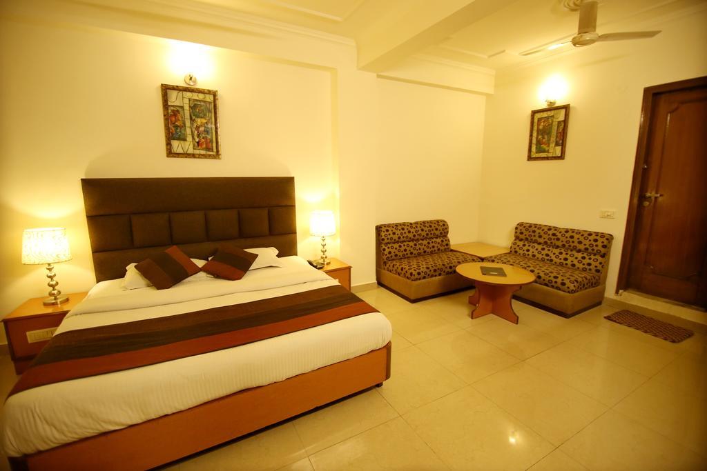 Hotel Parkway Deluxe Yeni Delhi Dış mekan fotoğraf