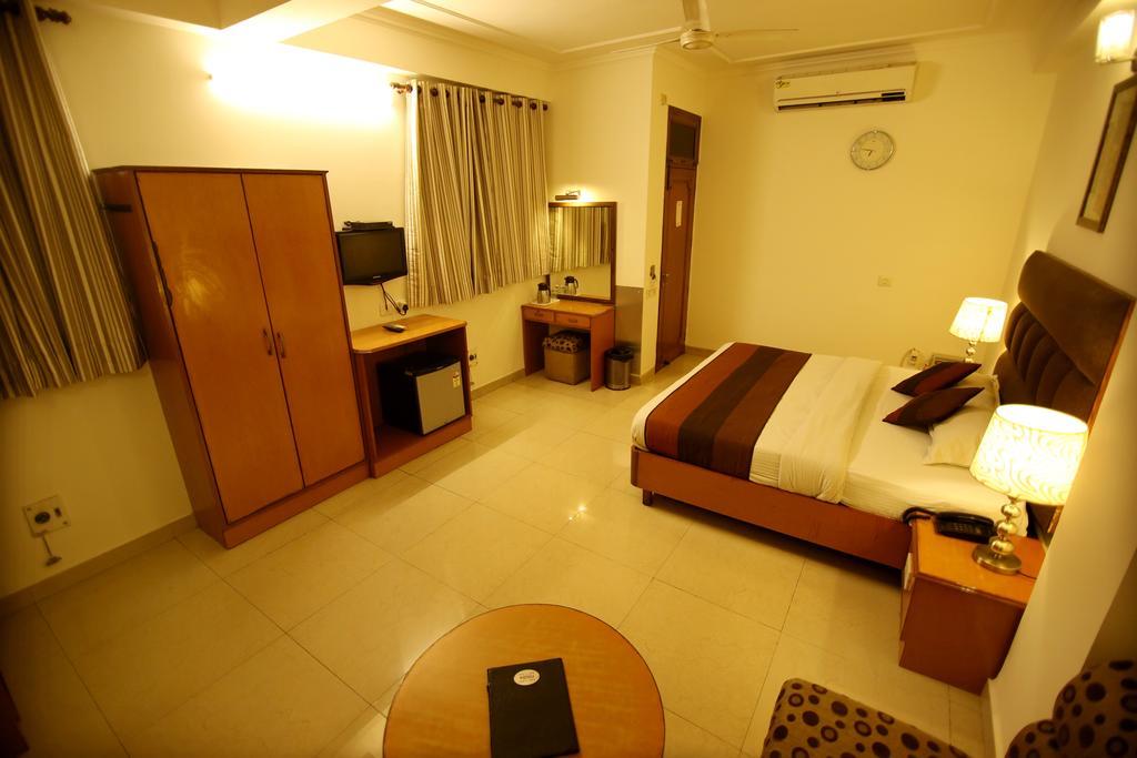 Hotel Parkway Deluxe Yeni Delhi Dış mekan fotoğraf