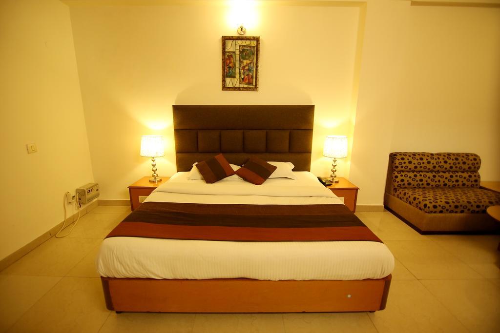 Hotel Parkway Deluxe Yeni Delhi Dış mekan fotoğraf