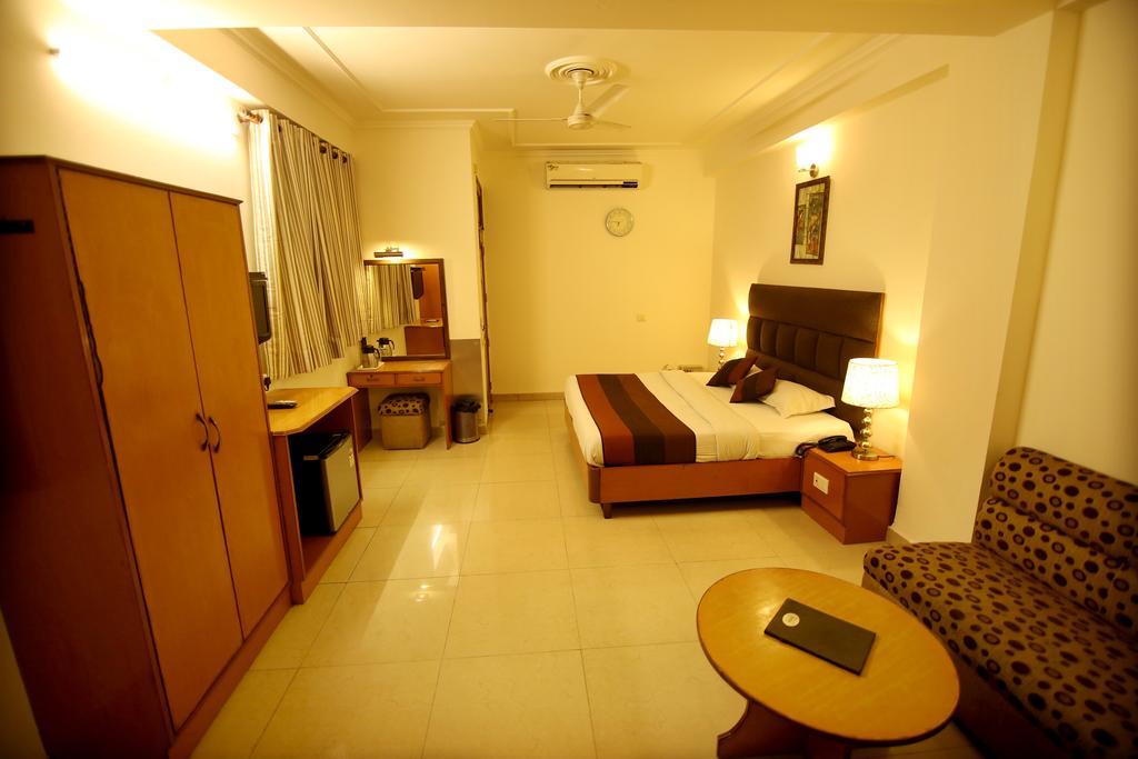 Hotel Parkway Deluxe Yeni Delhi Dış mekan fotoğraf