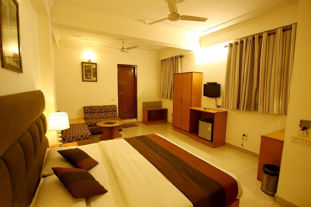 Hotel Parkway Deluxe Yeni Delhi Dış mekan fotoğraf