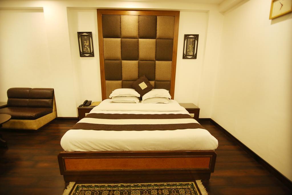 Hotel Parkway Deluxe Yeni Delhi Dış mekan fotoğraf