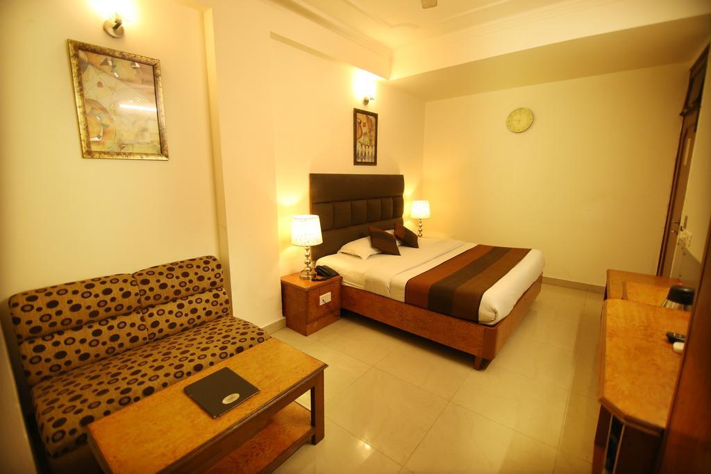 Hotel Parkway Deluxe Yeni Delhi Dış mekan fotoğraf