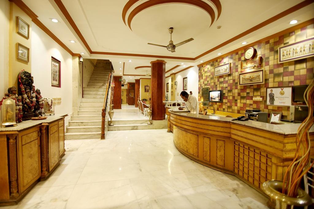 Hotel Parkway Deluxe Yeni Delhi Dış mekan fotoğraf