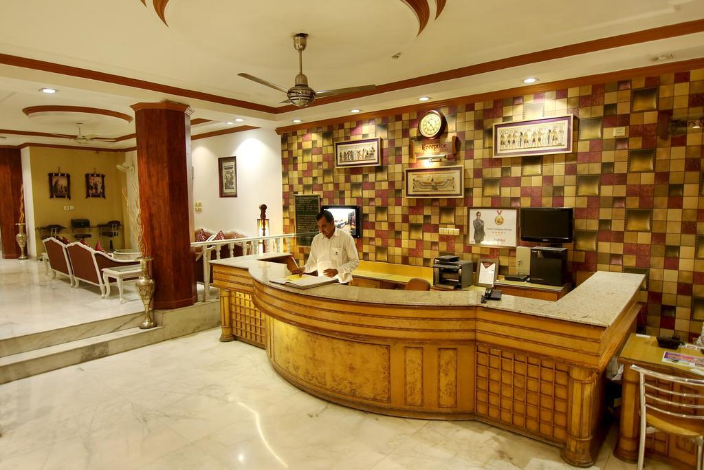 Hotel Parkway Deluxe Yeni Delhi Dış mekan fotoğraf