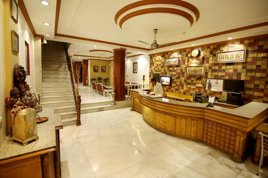Hotel Parkway Deluxe Yeni Delhi Dış mekan fotoğraf