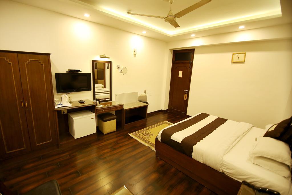 Hotel Parkway Deluxe Yeni Delhi Dış mekan fotoğraf